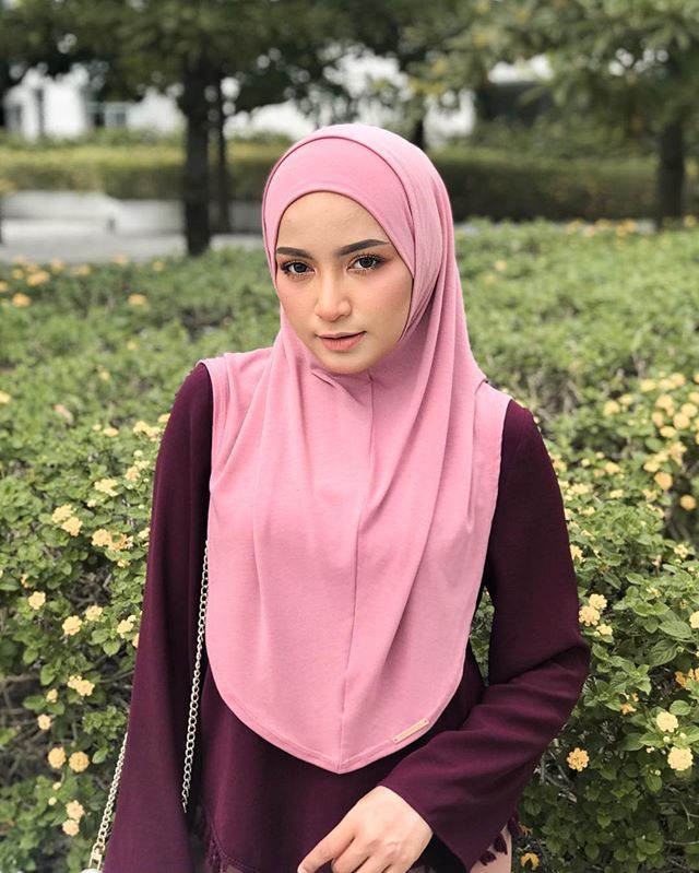files/Siapa_sini_peminat_tudung_syria_macam_yg_Farha_pakai_ni__Dulu2_masa_zaman_nak_belajar_pakai_tudung_tudung_syria_ni_lah_penyelamat_hidupku.jpg